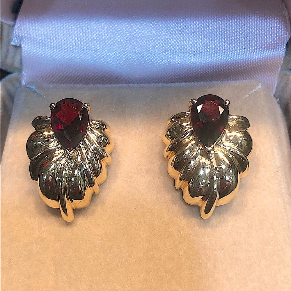 14k yellow gold garnet earrings - Picture 11 of 11